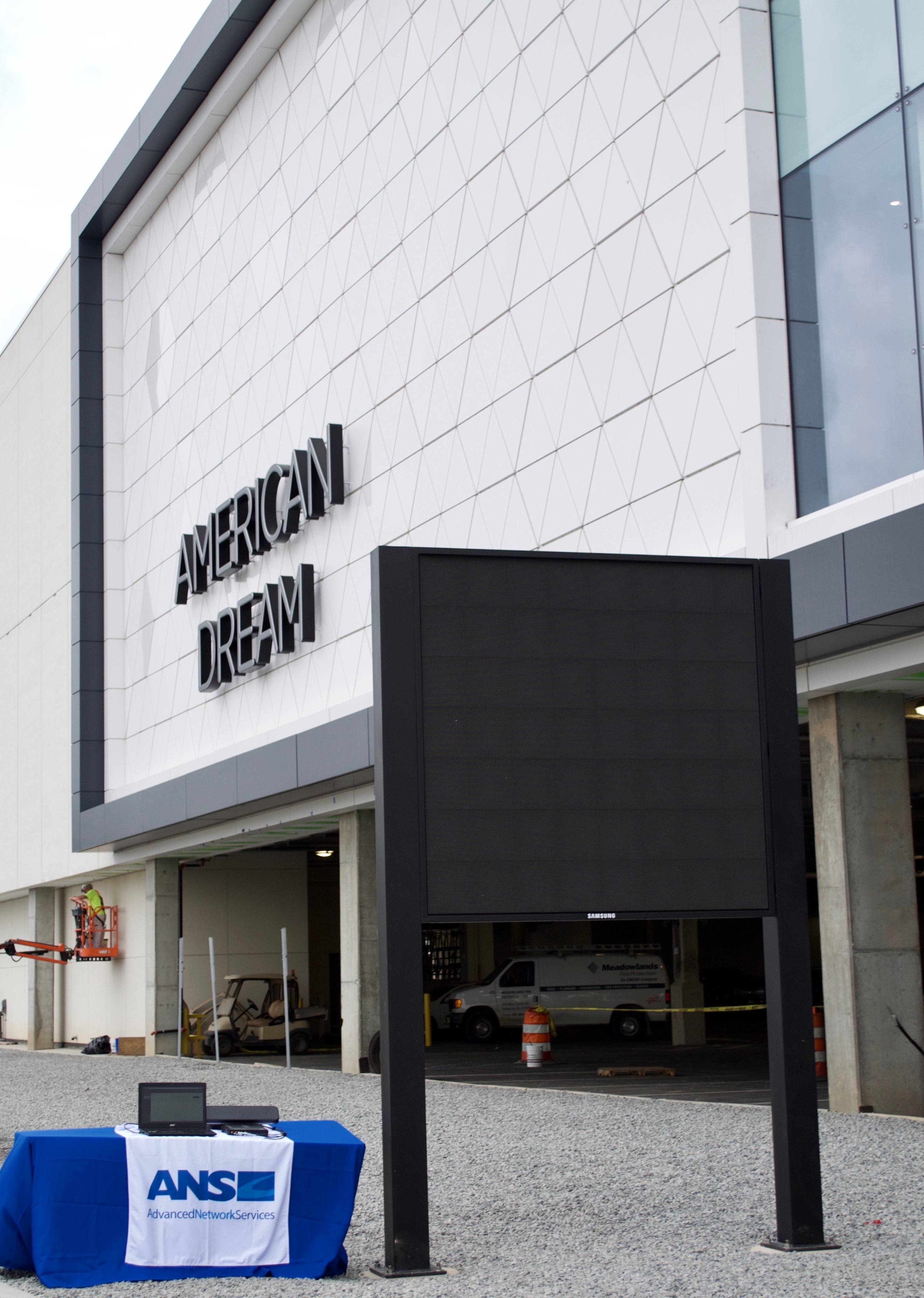 American dream retail complex using CBRS-based private network. 